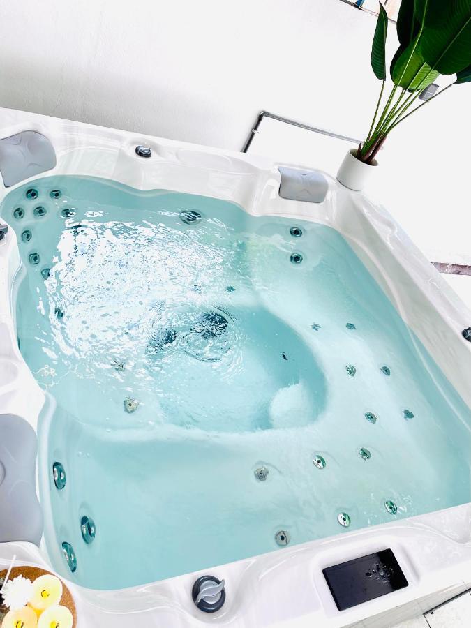 Qv Residence Langkawi - Jacuzzi, Bbq, & Steamboat Kuah Bagian luar foto